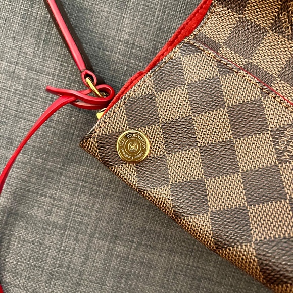 Louis Vuitton Caissa Hobo in Damier Ebene & Red - Picture 7 of 10